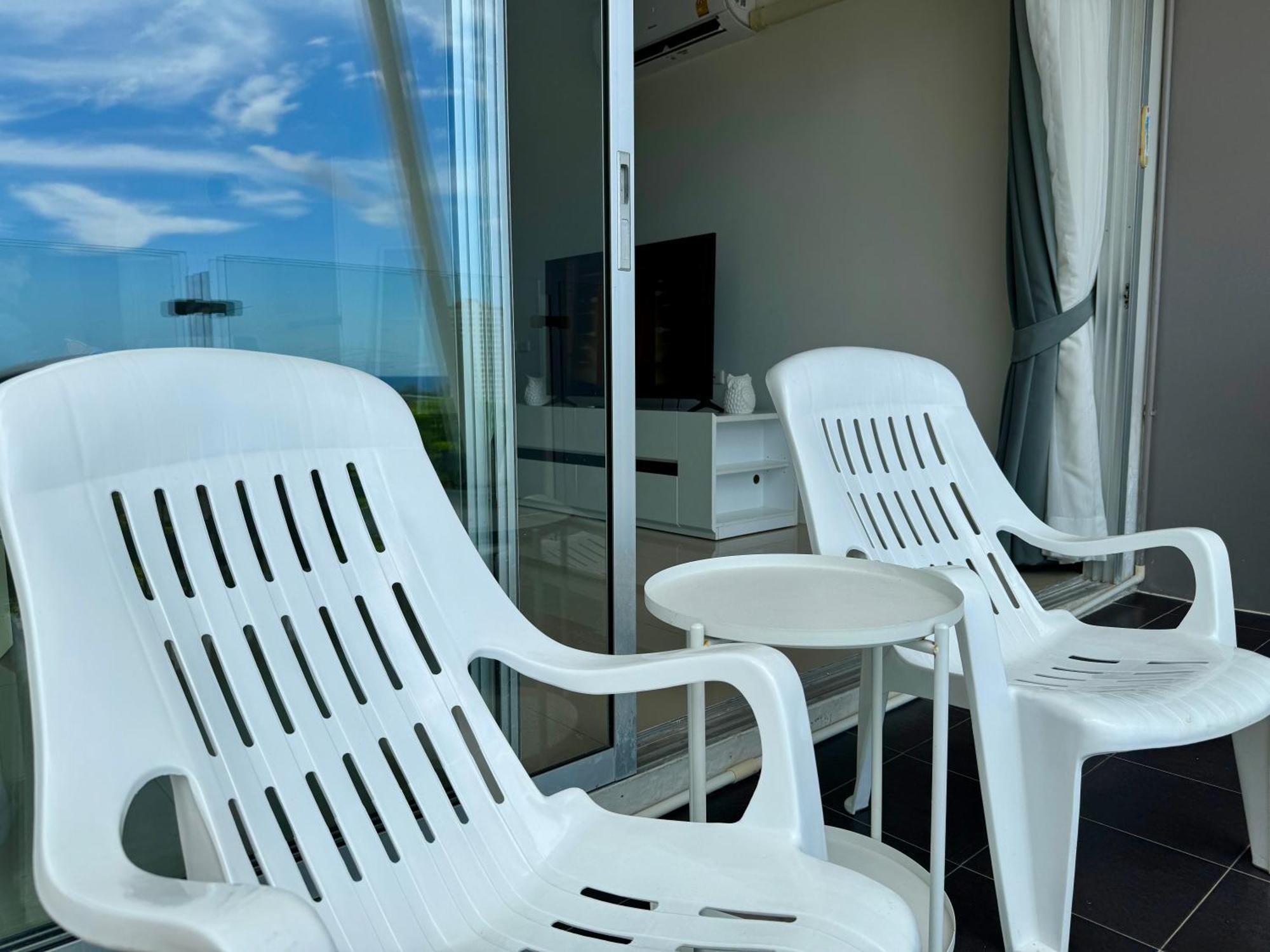 Sea View Studio At Chic Condo, Karon Beach Kültér fotó