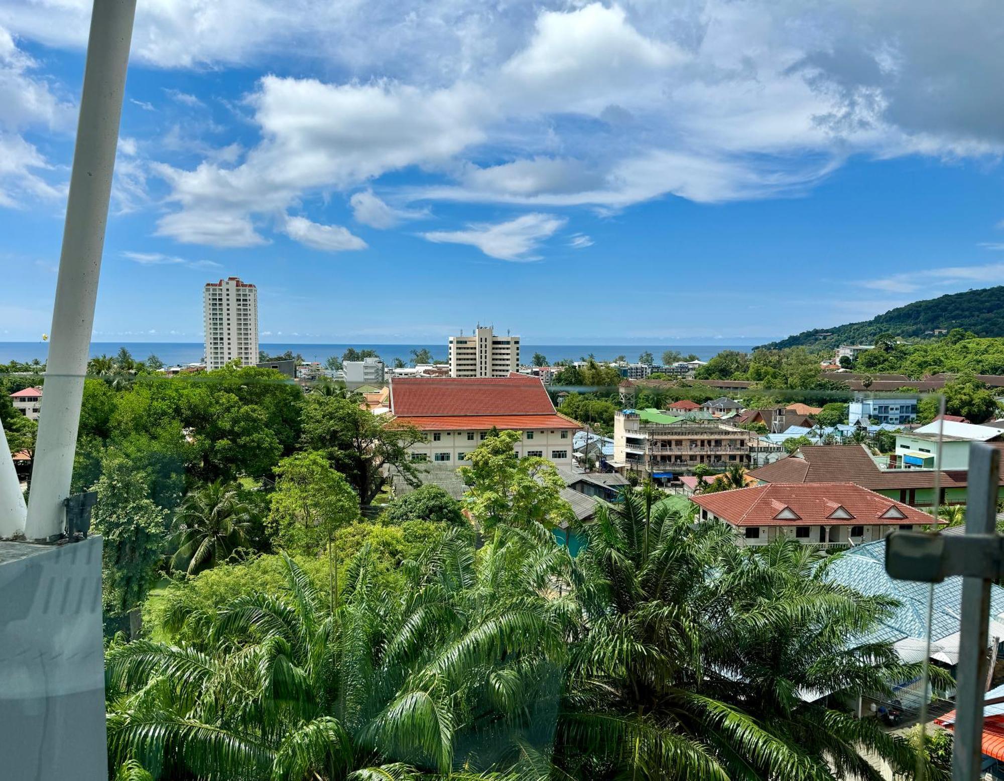 Sea View Studio At Chic Condo, Karon Beach Kültér fotó