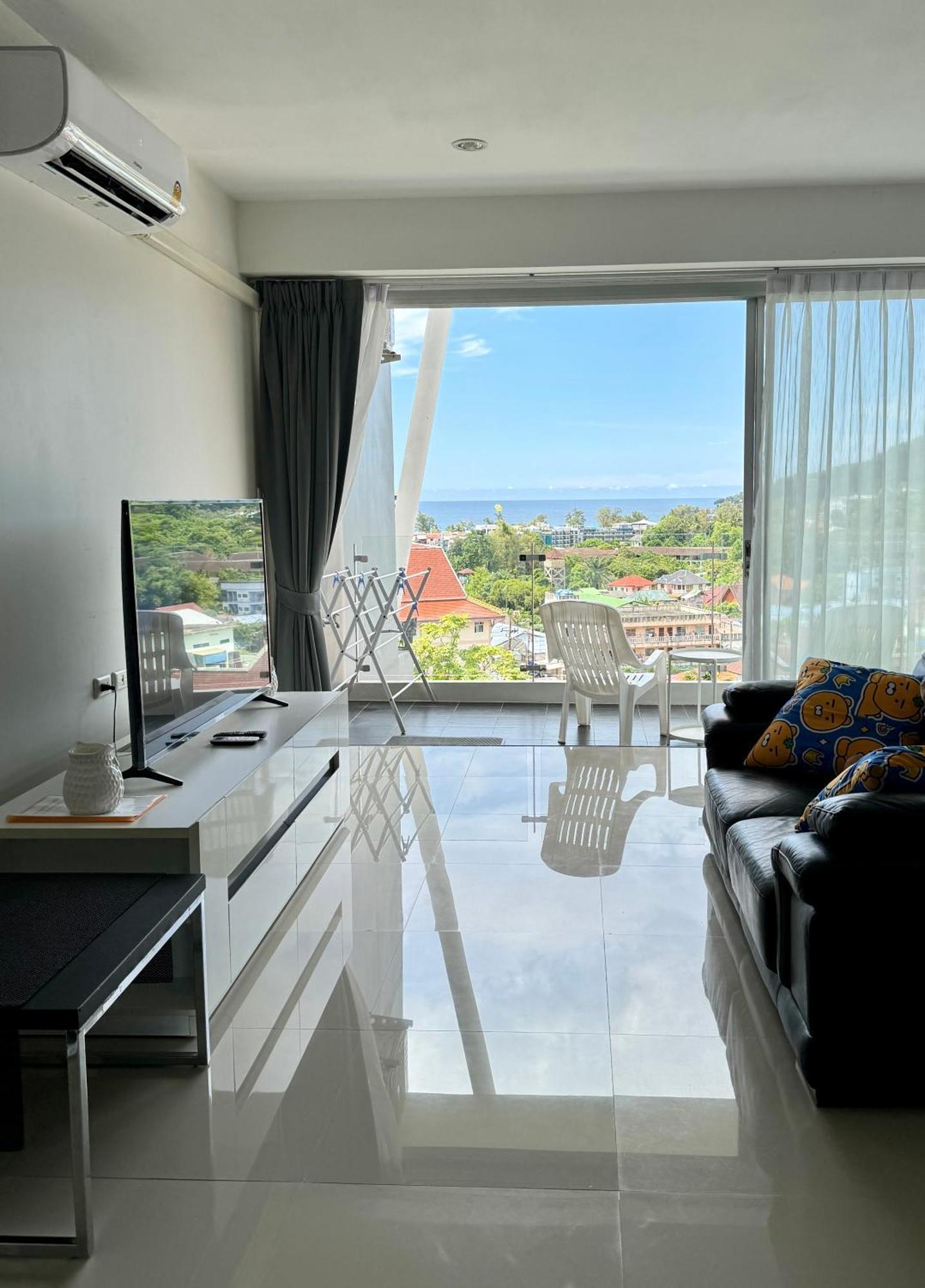 Sea View Studio At Chic Condo, Karon Beach Kültér fotó