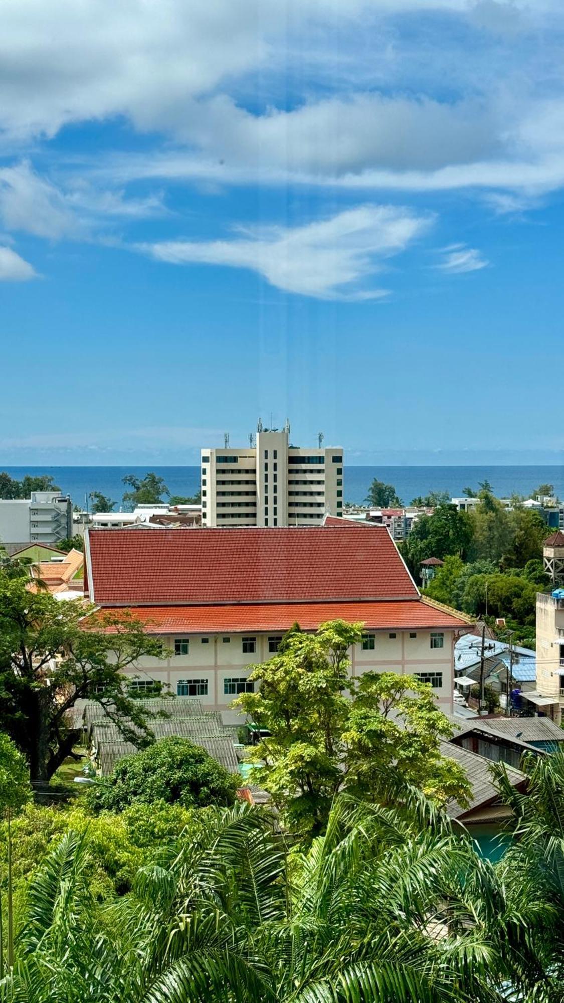 Sea View Studio At Chic Condo, Karon Beach Kültér fotó