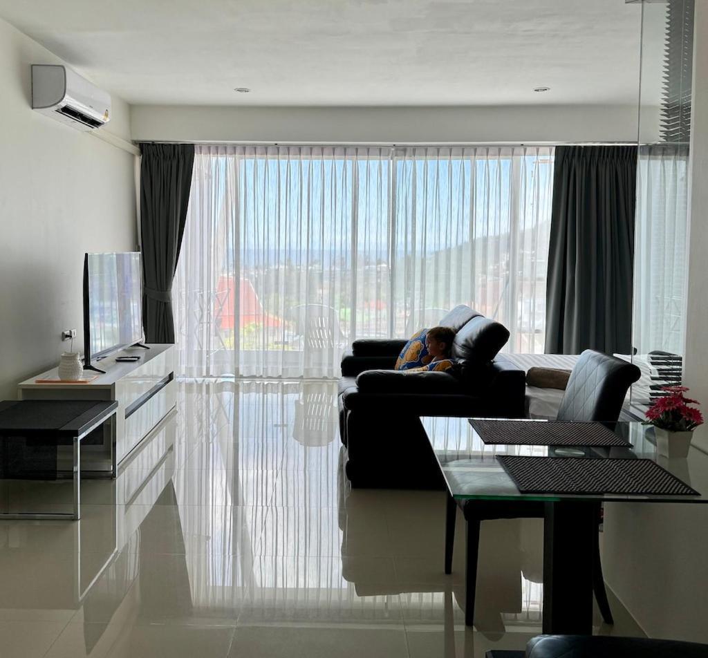 Sea View Studio At Chic Condo, Karon Beach Kültér fotó